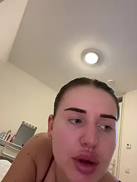 Snapshot of yourhornyslut chatting on February 19, 2026, 7:00 pm yourhornyslut online show from February 19, 2026, 7:00 pm