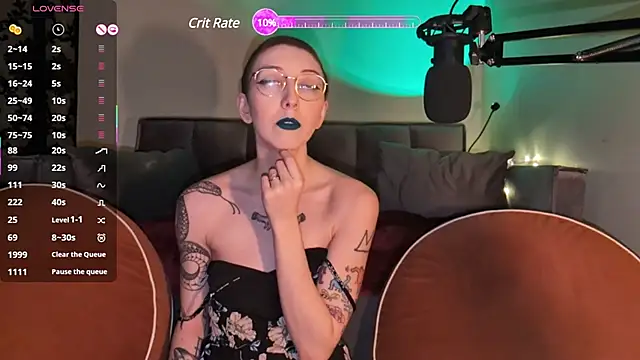 lovelylucyy online show from February 7, 2025, 11:24 pm