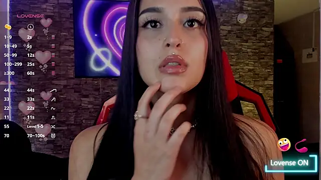 Charlotte greys online show from December 17, 2025, 9:42 pm