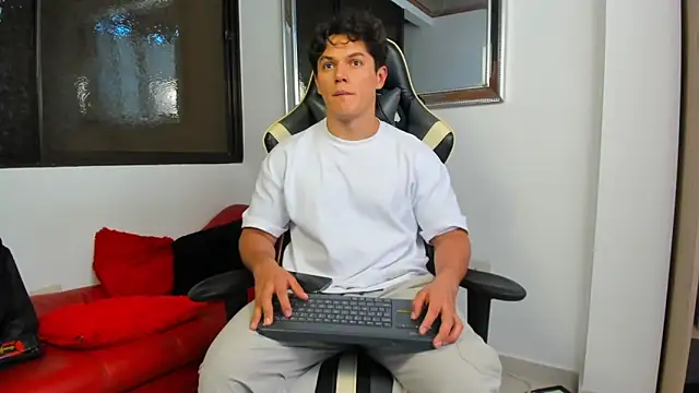 julian wallace online show from February 7, 2026, 7:44 pm