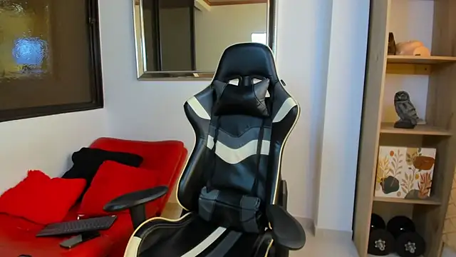 julian wallace online show from February 4, 2026, 7:53 pm