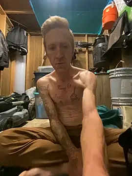 Snapshot of bentoverblonde chatting on October 28, 2025, 1:43 pm bentoverblonde online show from October 28, 2025, 1:43 pm