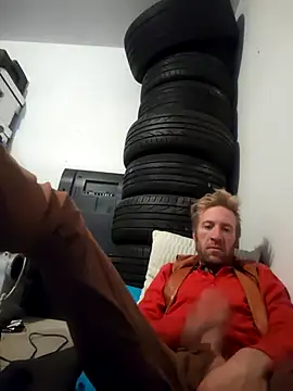 Snapshot of bentoverblonde chatting on November 18, 2025, 5:16 pm bentoverblonde online show from November 18, 2025, 5:16 pm