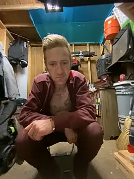 Snapshot of bentoverblonde chatting on October 31, 2025, 6:43 am bentoverblonde online show from October 31, 2025, 6:43 am