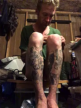 Snapshot of bentoverblonde chatting on October 21, 2025, 4:34 am bentoverblonde online show from October 21, 2025, 4:34 am