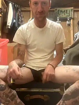 Snapshot of bentoverblonde chatting on October 11, 2025, 2:40 pm bentoverblonde online show from October 11, 2025, 2:40 pm