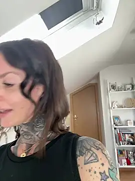 BrownieyQueen online show from March 9, 2026, 7:45 am