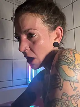 BrownieyQueen online show from December 3, 2025, 7:13 pm