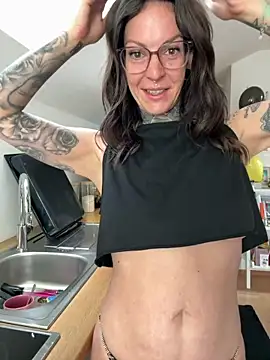 BrownieyQueen online show from June 14, 2026, 8:48 am