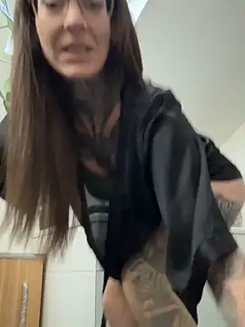 Snapshot of BrownieyQueen chatting on November 6, 2025, 6:28 am BrownieyQueen online show from November 6, 2025, 6:28 am