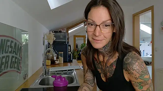 BrownieyQueen online show from July 23, 2026, 7:27 am