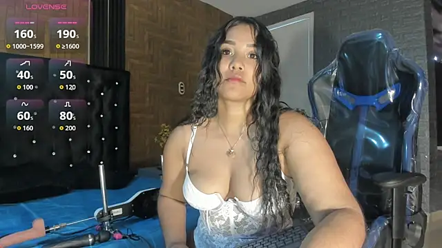 Snapshot of Laross25 chatting on October 23, 2025, 8:18 pm Laross25 online show from October 23, 2025, 8:18 pm