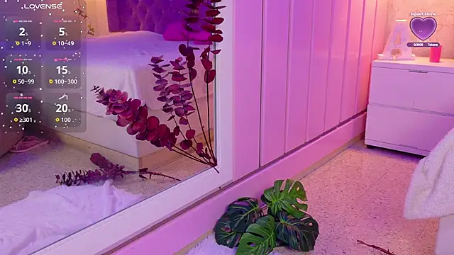 GabrielaLugo online show from October 31, 2025, 12:57 pm