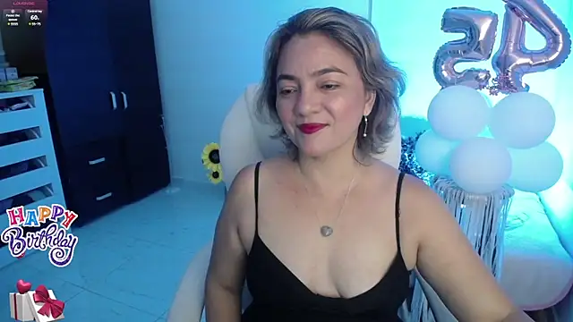 Snapshot of Chiraz_hasnaa chatting on January 12, 2025, 9:40 am Chiraz hasnaa online show from January 12, 2025, 9:40 am