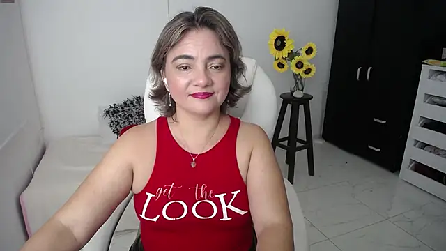 Snapshot of Chiraz_hasnaa chatting on March 14, 2025, 10:16 pm Chiraz hasnaa online show from March 14, 2025, 10:16 pm