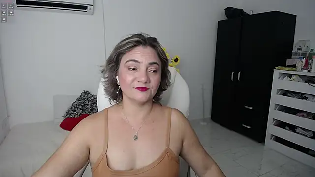 Snapshot of Chiraz_hasnaa chatting on March 4, 2025, 11:11 pm Chiraz hasnaa online show from March 4, 2025, 11:11 pm