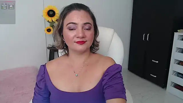 Snapshot of Chiraz_hasnaa chatting on December 19, 2024, 12:24 am Chiraz hasnaa online show from December 19, 2024, 12:24 am