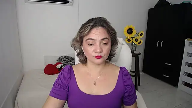Snapshot of Chiraz_hasnaa chatting on March 22, 2025, 11:31 pm Chiraz hasnaa online show from March 22, 2025, 11:31 pm
