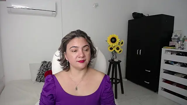 Snapshot of Chiraz_hasnaa chatting on March 7, 2025, 9:17 pm Chiraz hasnaa online show from March 7, 2025, 9:17 pm