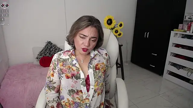 Snapshot of Chiraz_hasnaa chatting on February 16, 2025, 11:50 pm Chiraz hasnaa online show from February 16, 2025, 11:50 pm