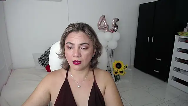 Snapshot of Chiraz_hasnaa chatting on January 27, 2025, 11:54 pm Chiraz hasnaa online show from January 27, 2025, 11:54 pm