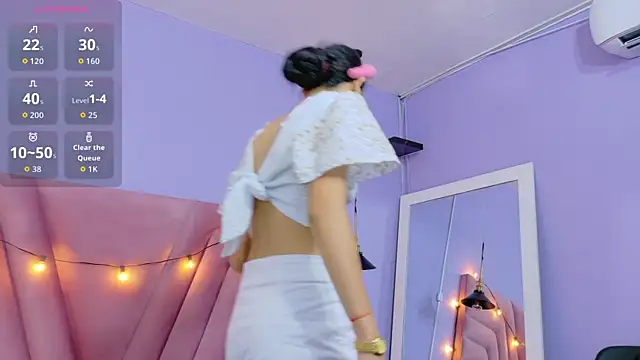 Beautifulskinny18 online show from October 8, 2025, 7:58 pm