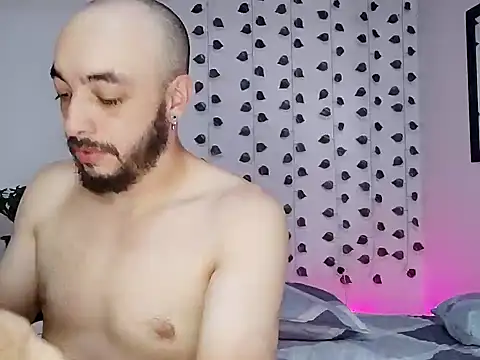 hotlatin92 online show from January 13, 2025, 9:52 pm