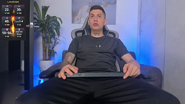 Snapshot of Yeiko_Romero_ chatting on October 9, 2025, 8:09 pm Yeiko Romero online show from October 9, 2025, 8:09 pm