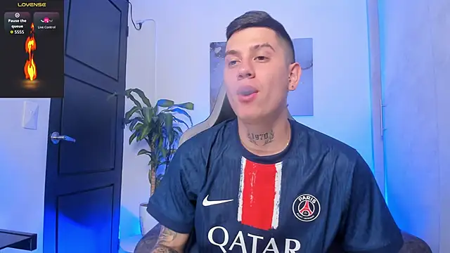 Snapshot of Yeiko_Romero_ chatting on October 16, 2025, 5:43 pm Yeiko Romero online show from October 16, 2025, 5:43 pm