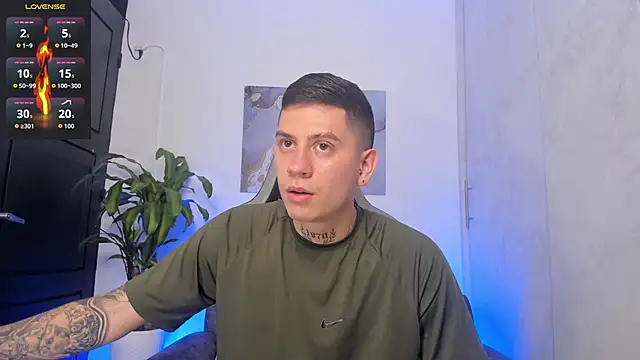 Snapshot of Yeiko_Romero_ chatting on October 11, 2025, 4:13 am Yeiko Romero online show from October 11, 2025, 4:13 am