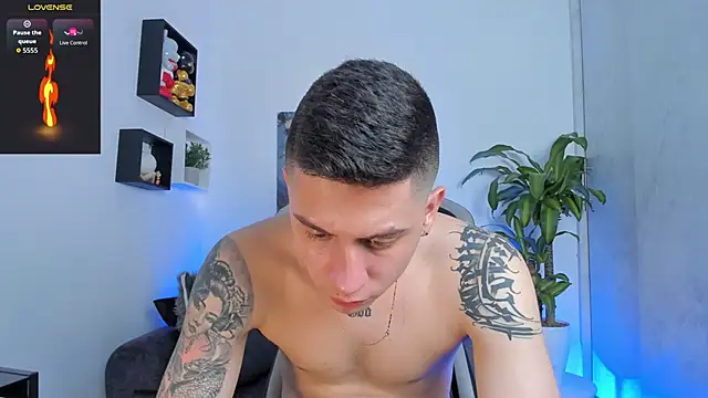 Snapshot of Yeiko_Romero_ chatting on September 18, 2025, 8:28 am Yeiko Romero online show from September 18, 2025, 8:28 am
