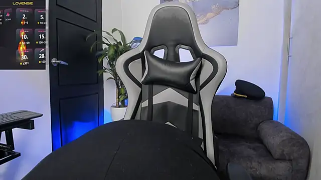 Snapshot of Yeiko_Romero_ chatting on October 15, 2025, 9:23 pm Yeiko Romero online show from October 15, 2025, 9:23 pm