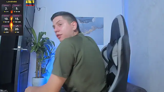 Snapshot of Yeiko_Romero_ chatting on October 21, 2025, 5:45 pm Yeiko Romero online show from October 21, 2025, 5:45 pm