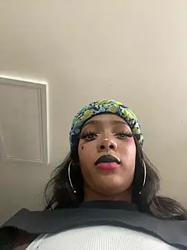 TIFFANYYSTAR online show from November 20, 2025, 2:18 pm