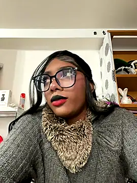 TIFFANYYSTAR online show from December 5, 2025, 12:48 pm