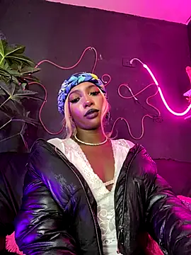 TIFFANYYSTAR online show from October 1, 2025, 3:16 pm