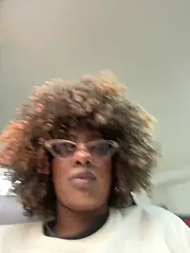 TIFFANYYSTAR online show from March 4, 2025, 5:03 pm