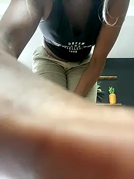 TIFFANYYSTAR online show from September 30, 2025, 2:45 pm