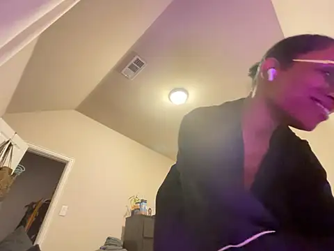 wynterheat online show from November 3, 2025, 1:11 am