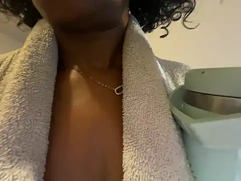 wynterheat online show from March 29, 2026, 1:40 am