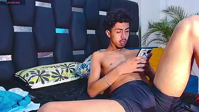 Snapshot of RyanRizzo chatting on January 26, 2025, 6:27 pm RyanRizzo online show from January 26, 2025, 6:27 pm