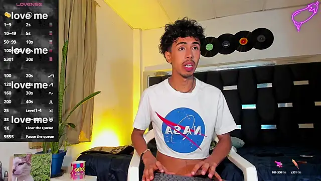 Snapshot of RyanRizzo chatting on March 12, 2025, 1:36 am RyanRizzo online show from March 12, 2025, 1:36 am