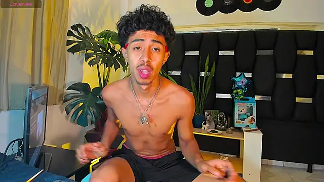 Snapshot of RyanRizzo chatting on February 28, 2025, 3:15 pm RyanRizzo online show from February 28, 2025, 3:15 pm