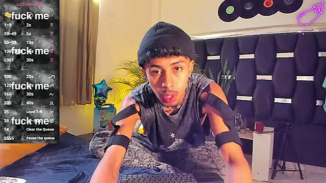 Snapshot of RyanRizzo chatting on March 3, 2025, 3:43 pm RyanRizzo online show from March 3, 2025, 3:43 pm