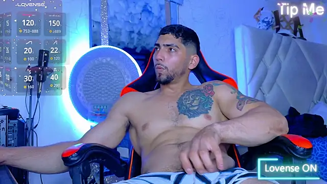 Snapshot of Rich_boy01 chatting on November 17, 2025, 6:34 pm Rich boy01 online show from November 17, 2025, 6:34 pm