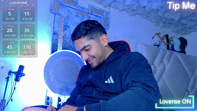 Snapshot of Rich_boy01 chatting on November 4, 2025, 7:39 pm Rich boy01 online show from November 4, 2025, 7:39 pm