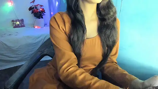 aarjulove online show from November 7, 2025, 2:43 pm