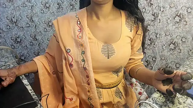 aarjulove online show from March 12, 2025, 5:38 pm