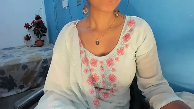 aarjulove online show from April 11, 2026, 7:16 am