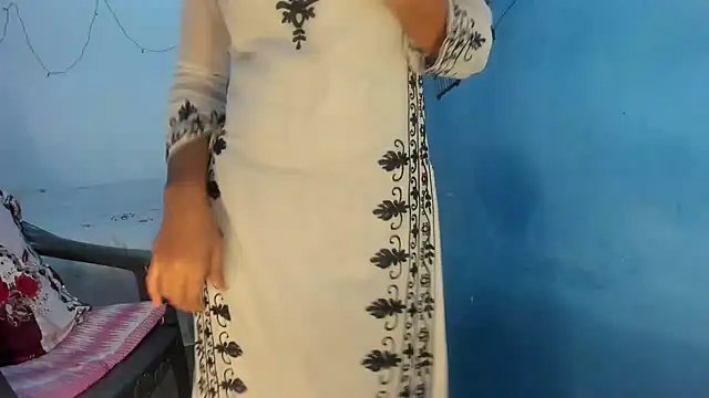 aarjulove online show from January 6, 2026, 2:21 pm